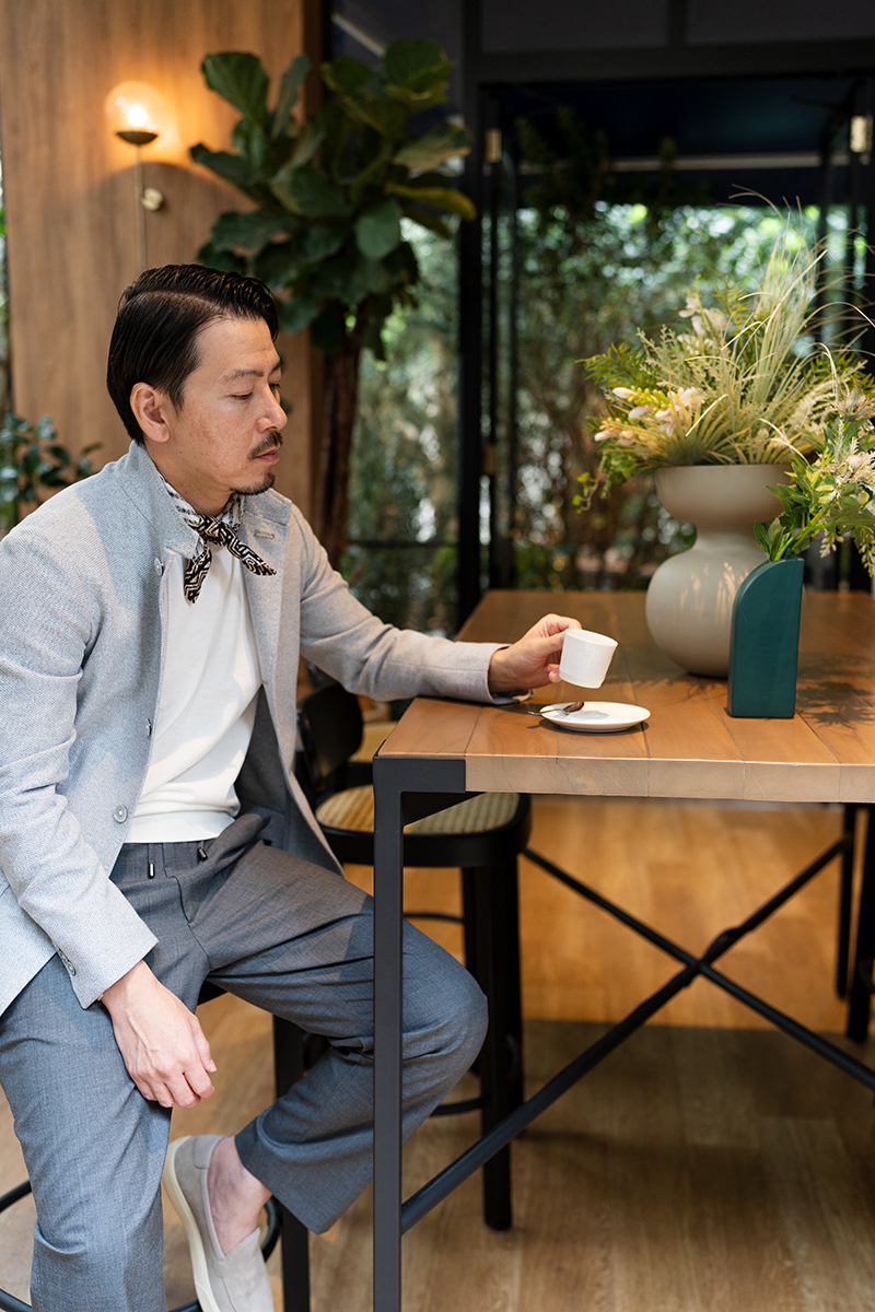 やわらかく構築する、新しいジャケットスタイル